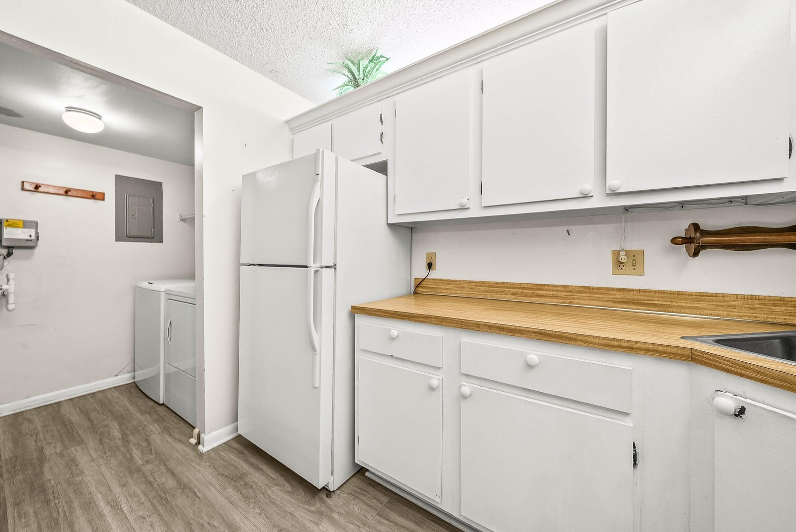 325 Knotty Pine Circle C-1 — photo 11