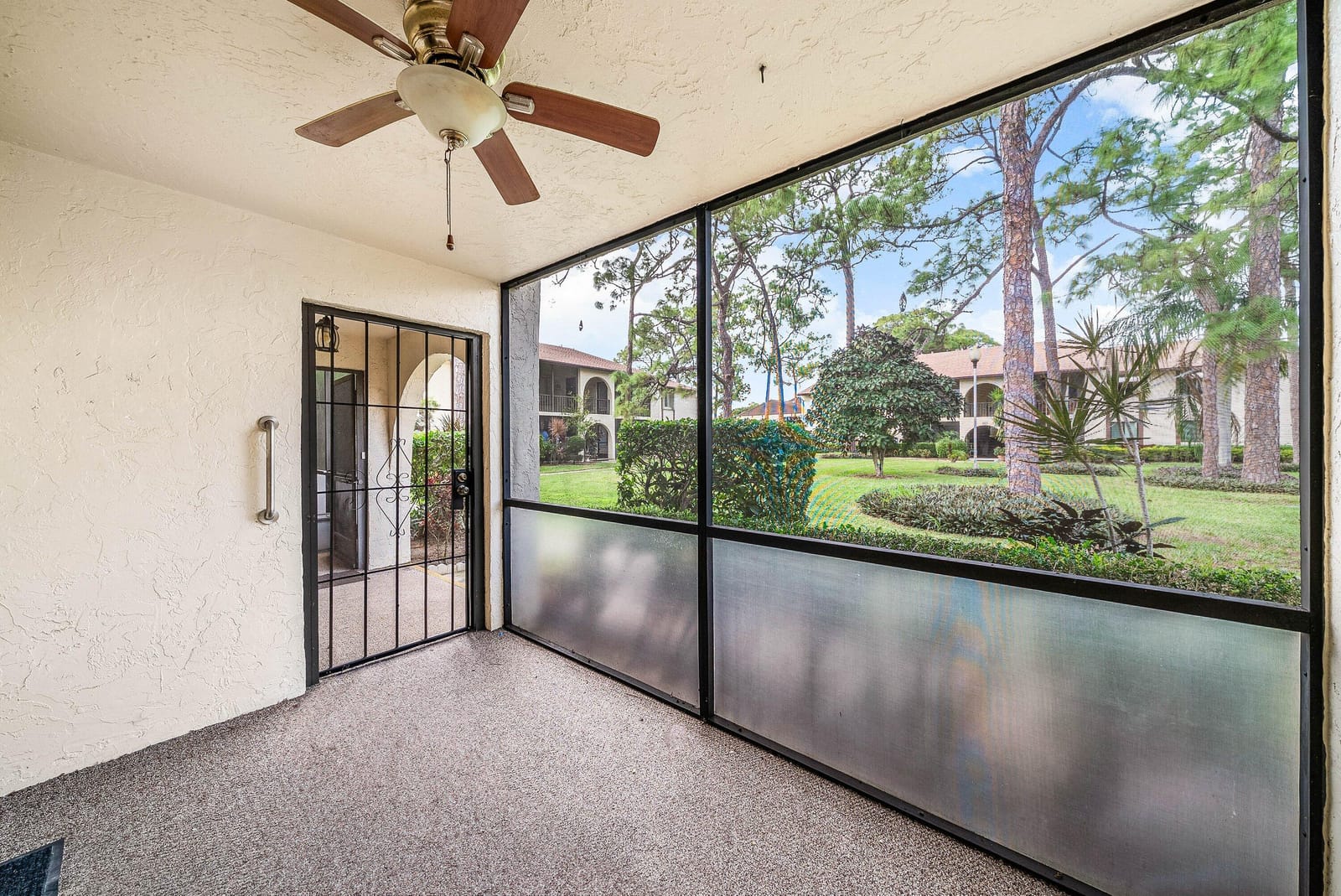 325 Knotty Pine Circle C-1 — photo 3