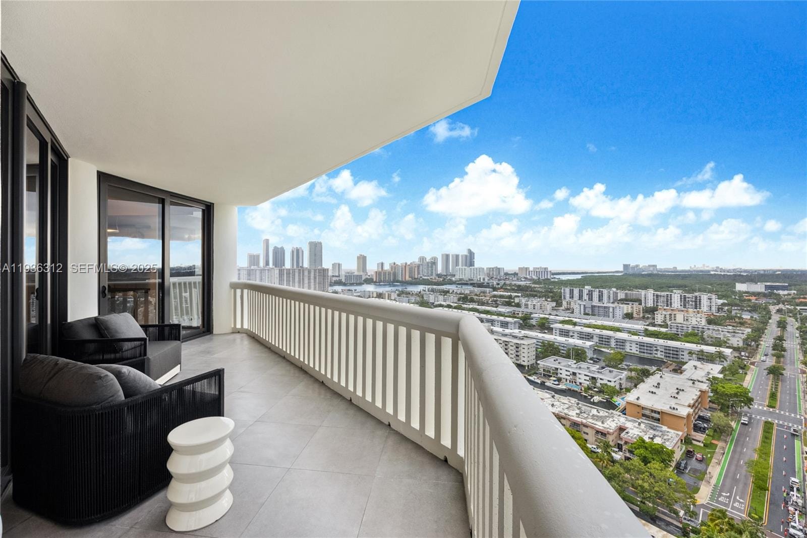 2000 Island Boulevard 2507, Aventura, FL 33160 photo 10