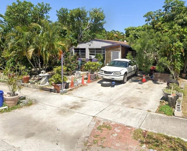 313 SW 15th Terrace, sold in Carver Park, Fort Lauderdale, FL