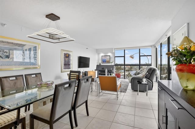 20505 E Country Club Drive 833, Aventura, FL 33180