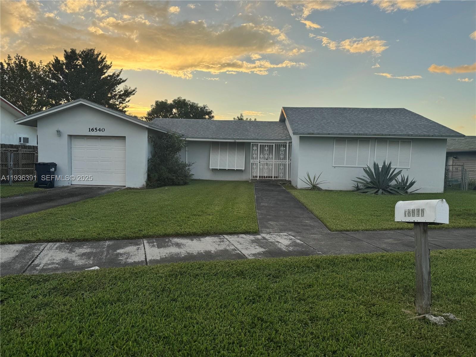 3 bedroom home for sale at 16540 104th, Miami, FL 33157 — $550,000
