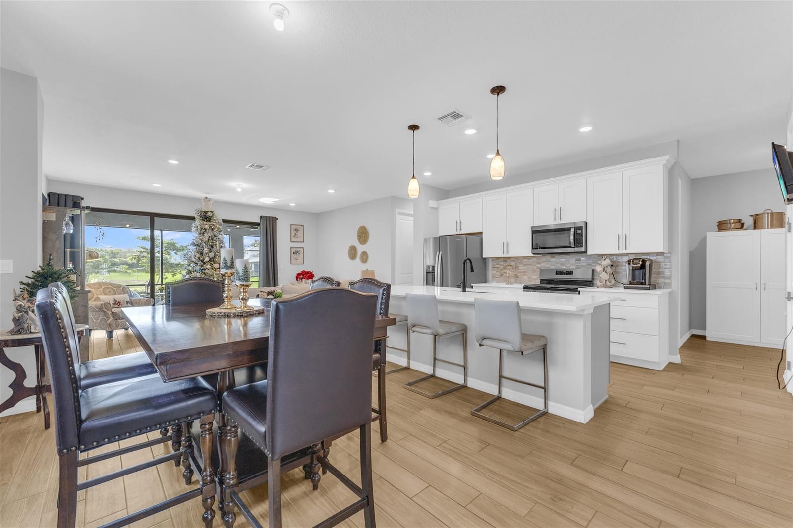 2854 Primrose Place — photo 4
