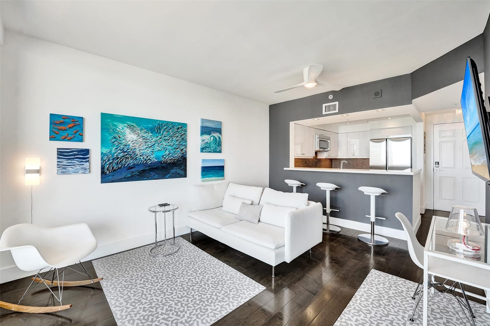 3020 NE 32 1517 — photo 2