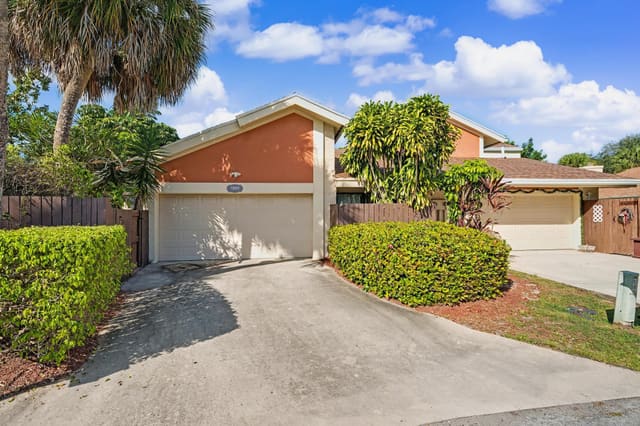 7855 Stanway Place W, sold in Sierra Del Mar, Boca Raton, FL