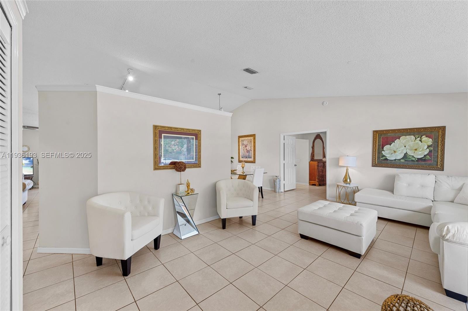 791 SW Hillsboro Circle — photo 3