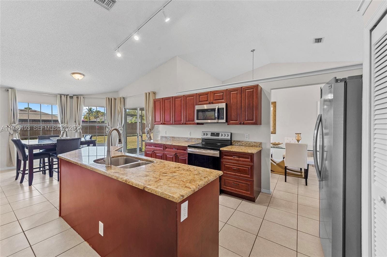 791 SW Hillsboro Circle — photo 9