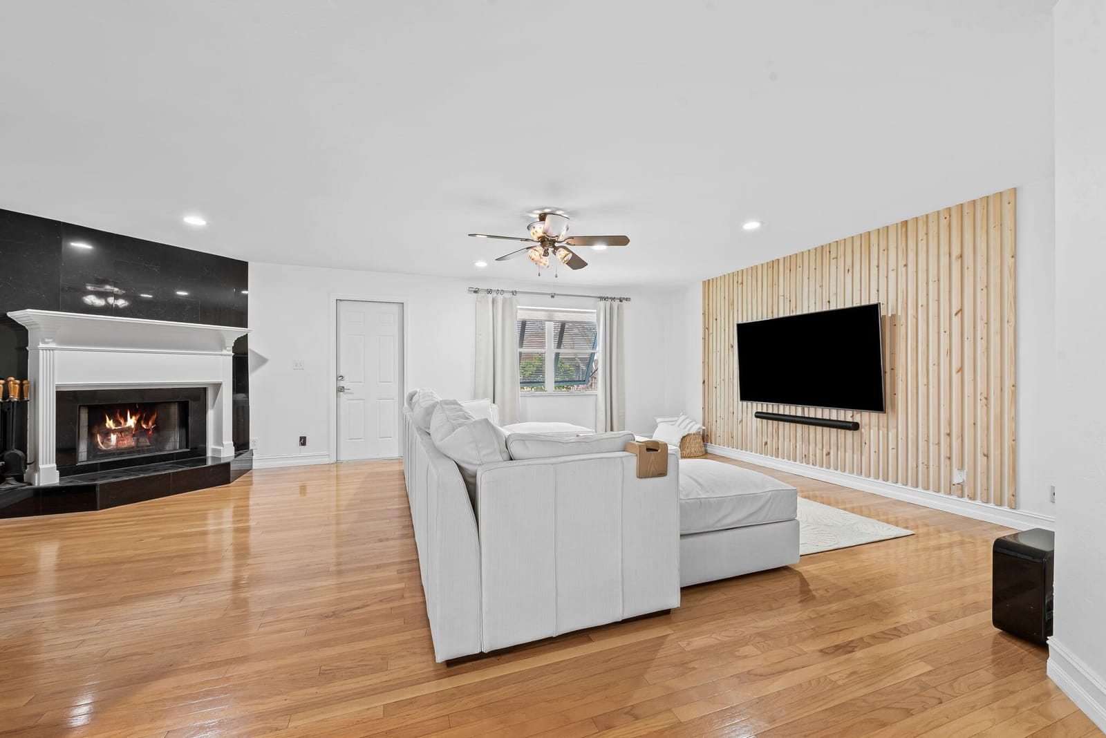 27 NE 16th Avenue, Pompano Beach, FL 33060 photo 2