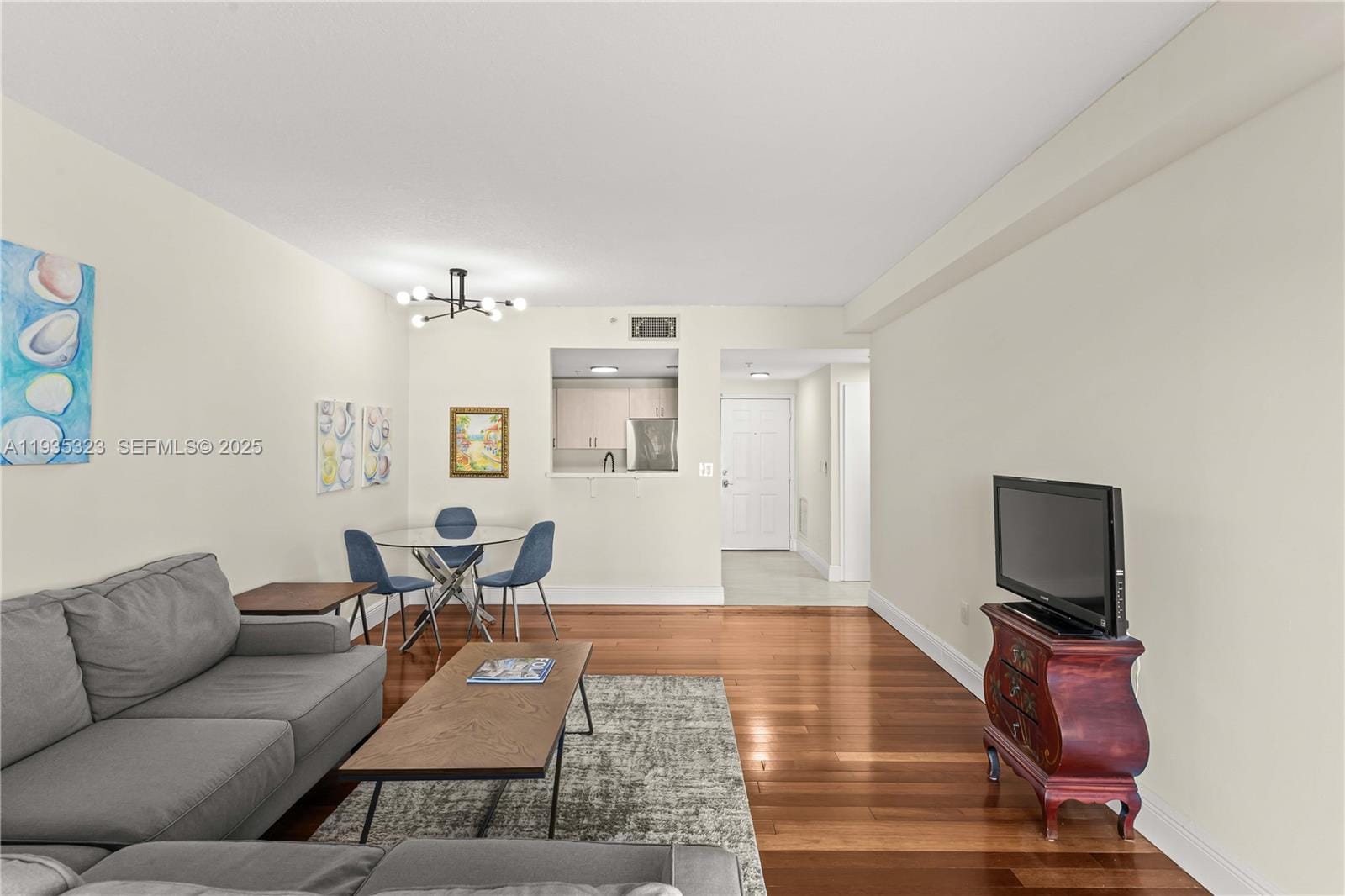 50 Menores Avenue 522 — photo 2