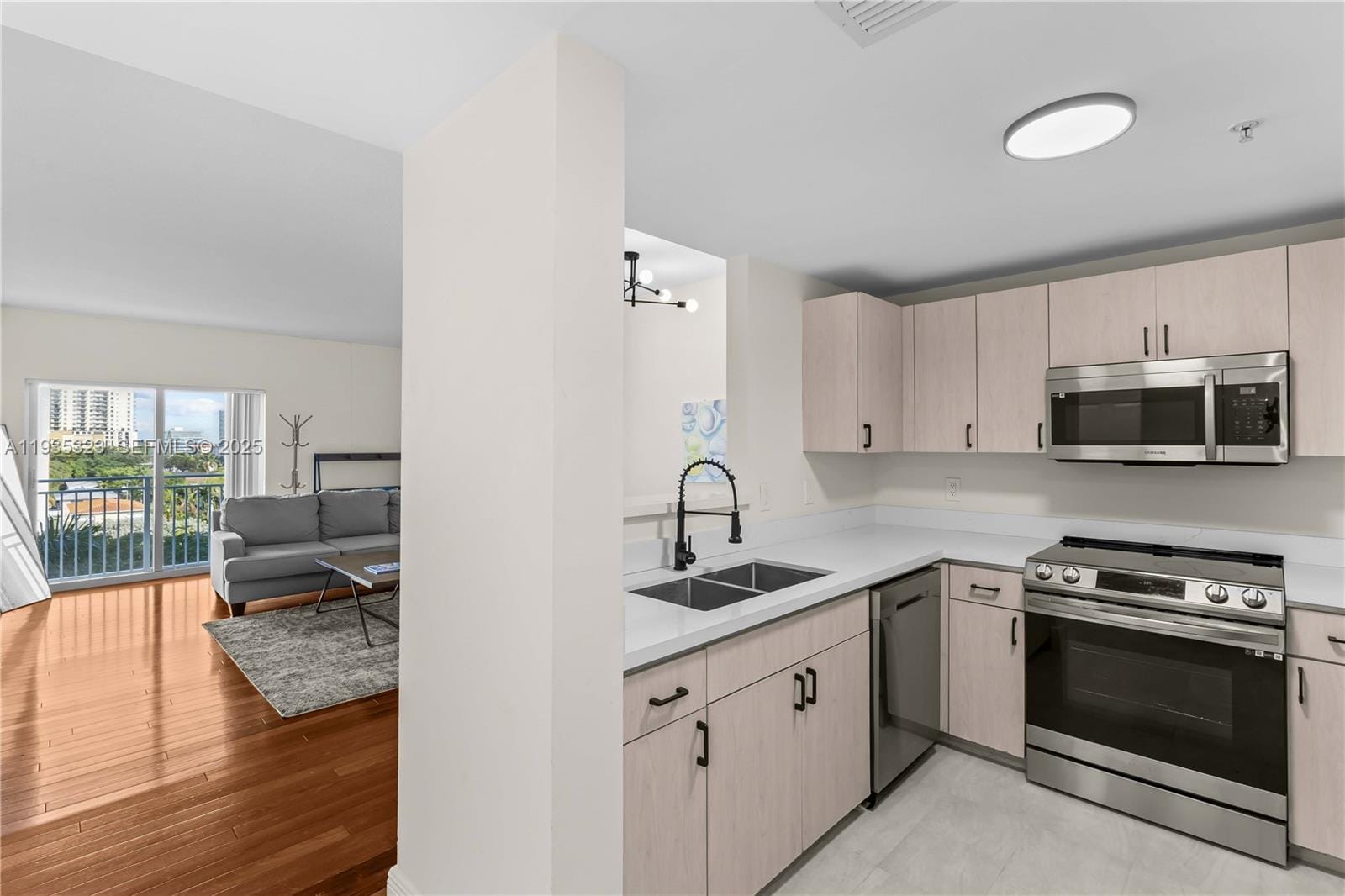 50 Menores Avenue 522 — photo 3