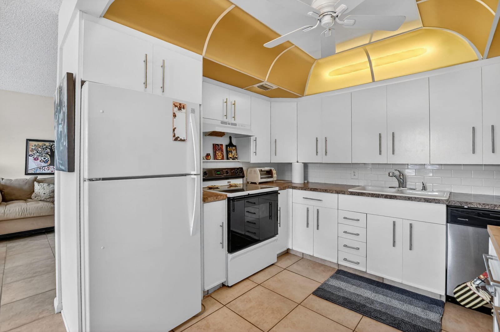 4008 Hythe A — photo 3