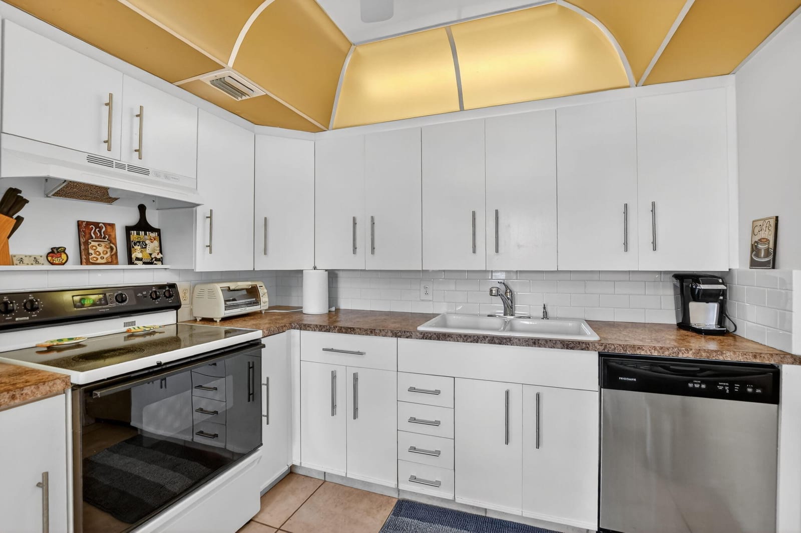 4008 Hythe A — photo 4