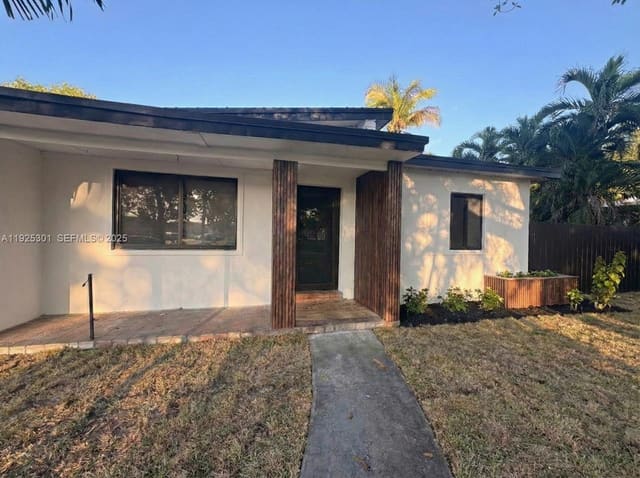 3 Ronald Road, West Park, FL 33023