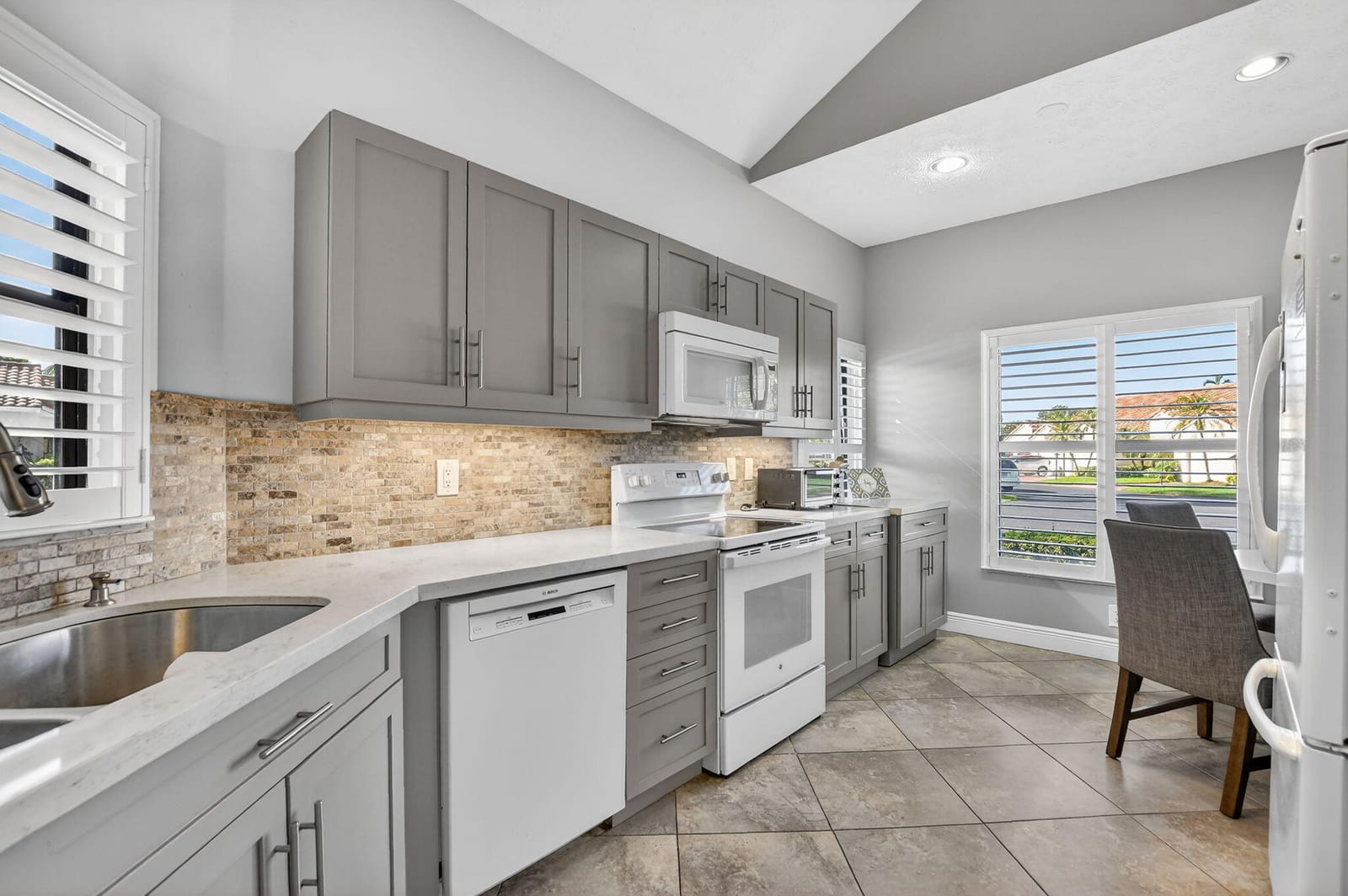 22658 Meridiana Drive — photo 5