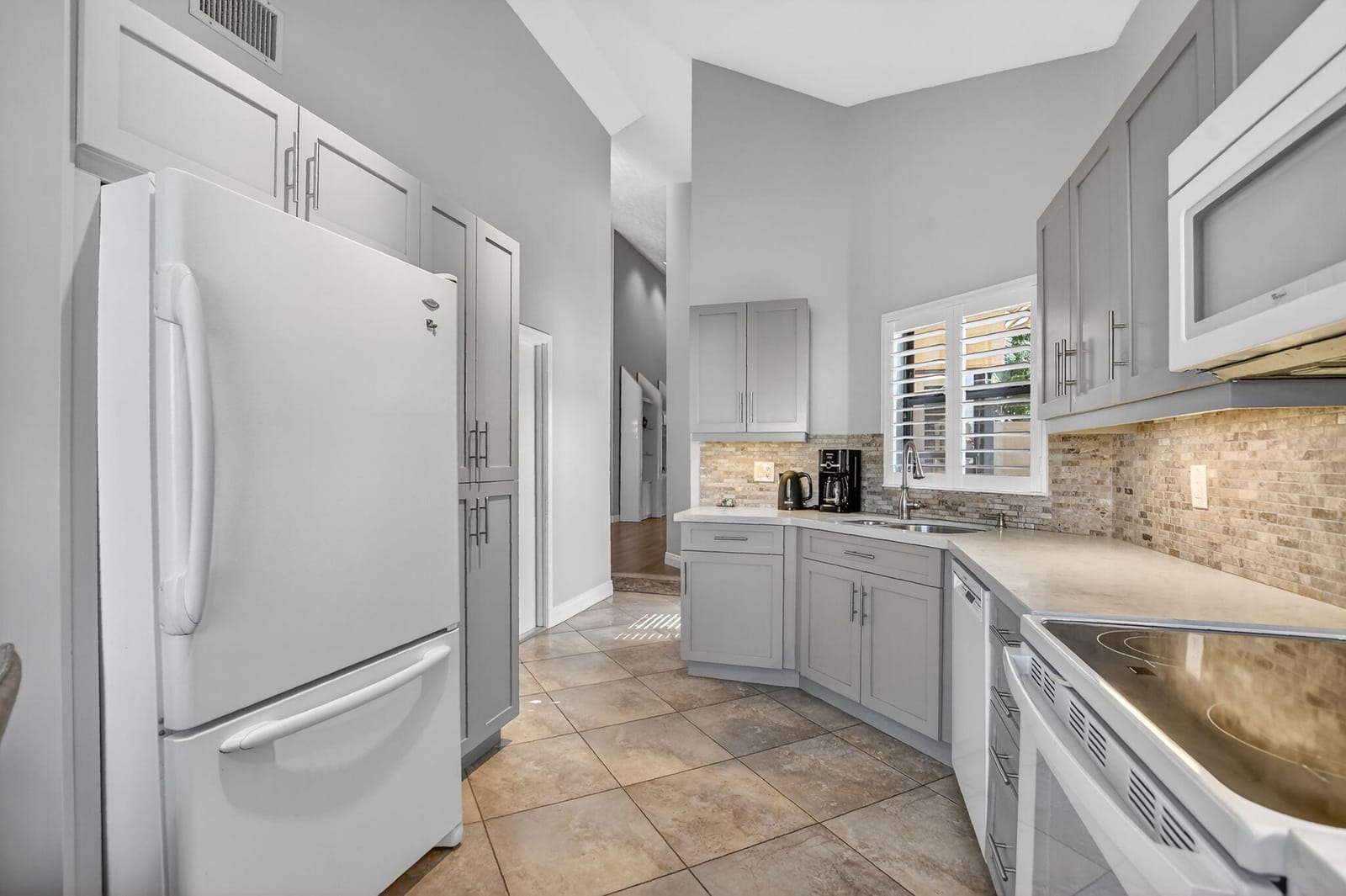 22658 Meridiana Drive — photo 8