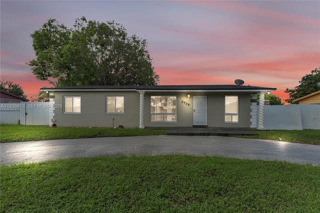 3738 NW 207th Drive, sold in 4th Addn To Starlight, Miami Gardens, FL