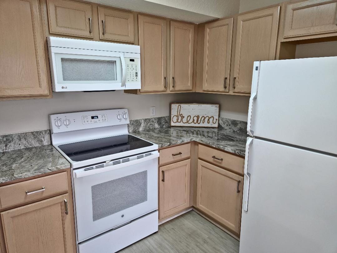 1143 SW Swan Lake Circle 601 — photo 10
