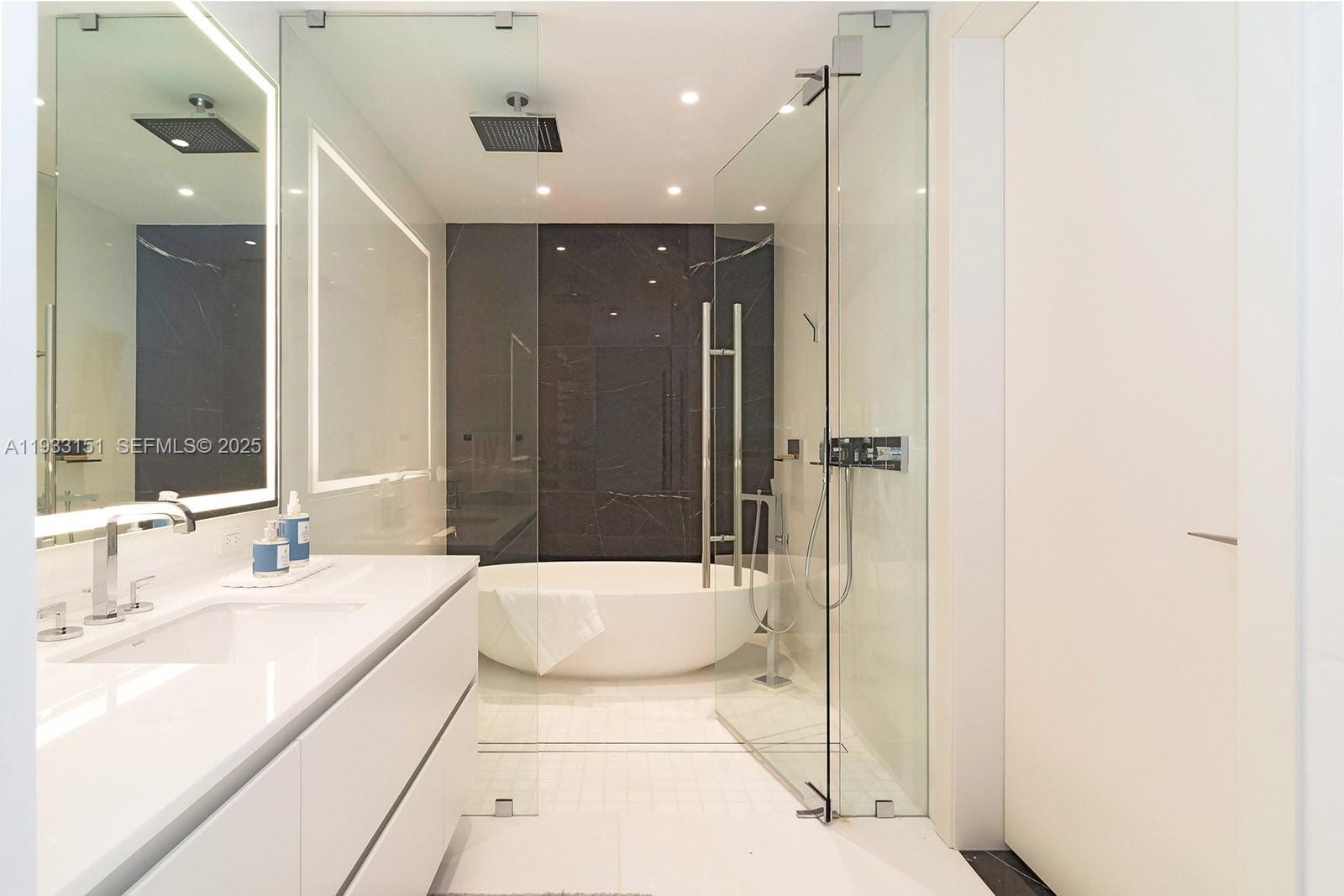 300 Biscayne Blvd Way 805 — photo 12