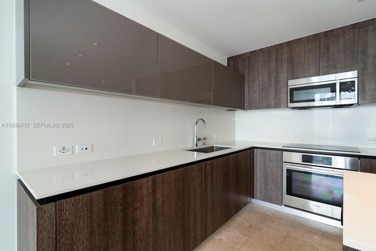 68 SE 6th Street 2010, Miami, FL 33131 photo 14