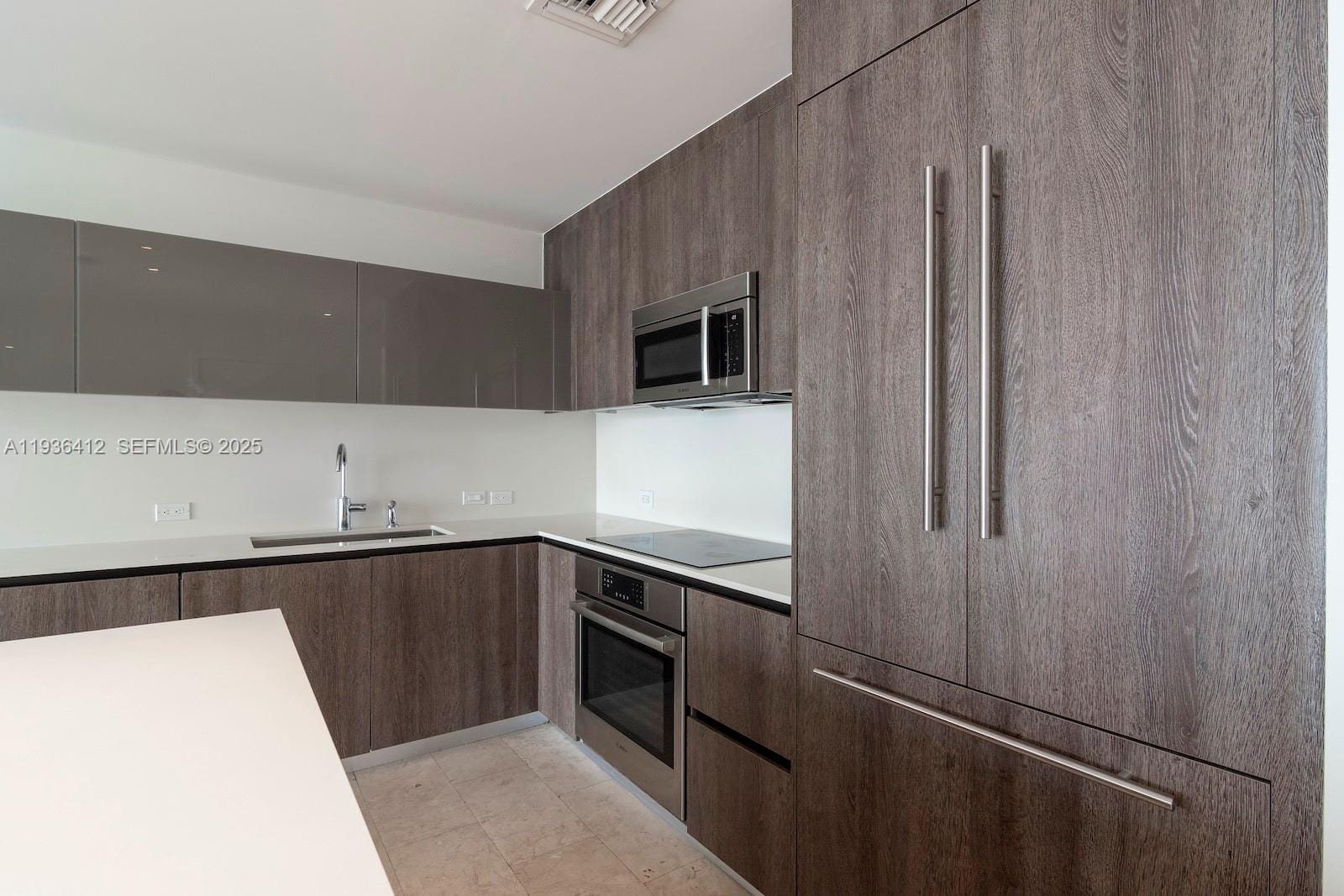 68 SE 6th Street 2010, Miami, FL 33131 photo 16