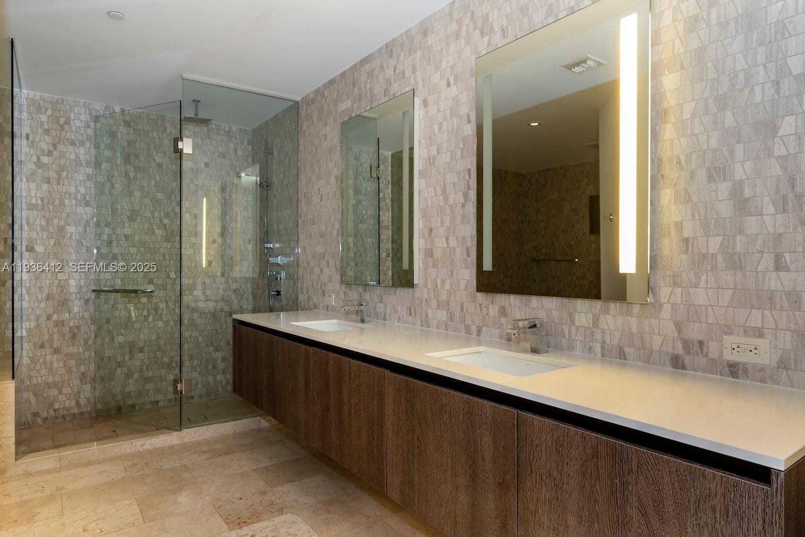 68 SE 6th Street 2010, Miami, FL 33131 photo 22