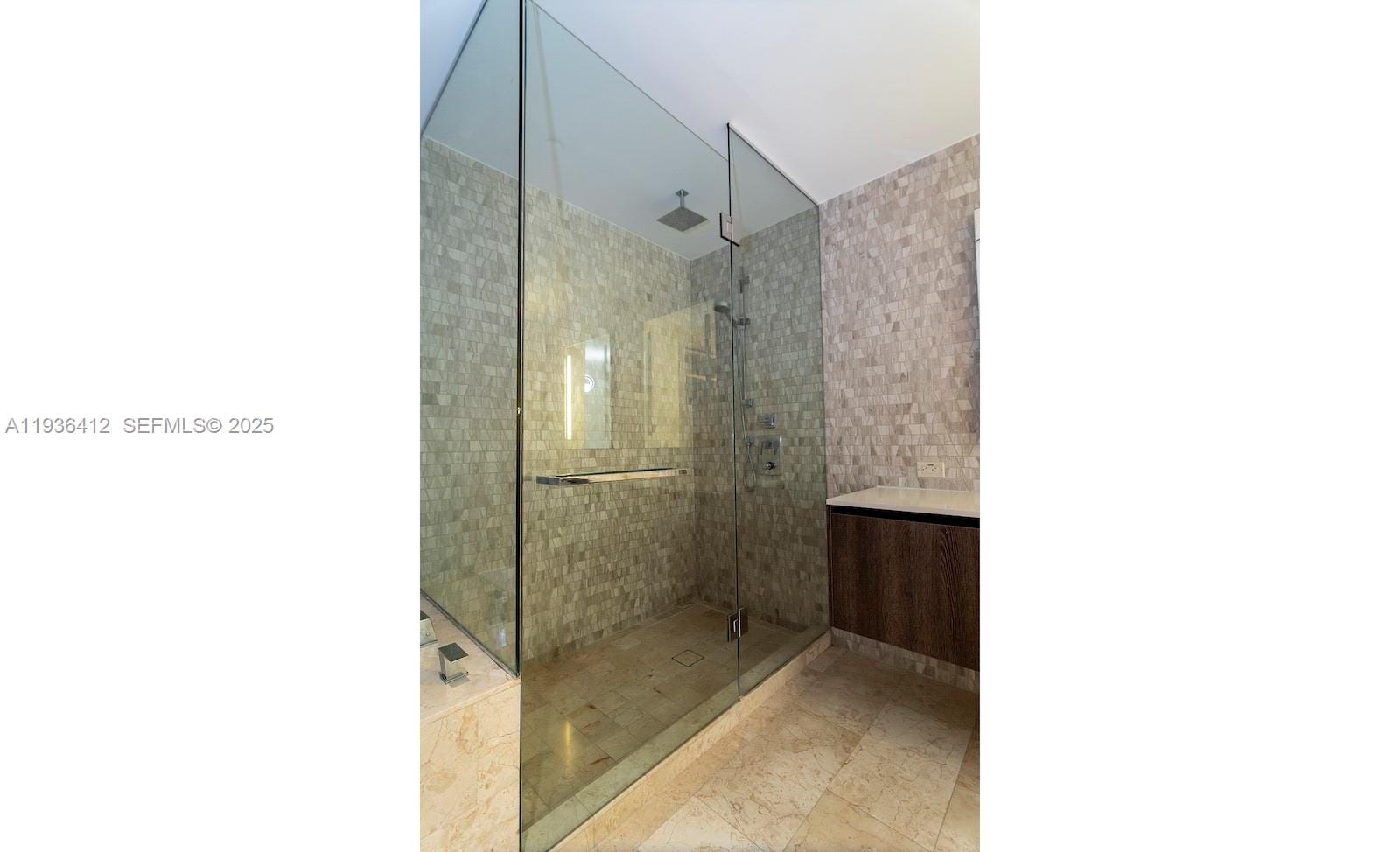 68 SE 6th Street 2010, Miami, FL 33131 photo 24