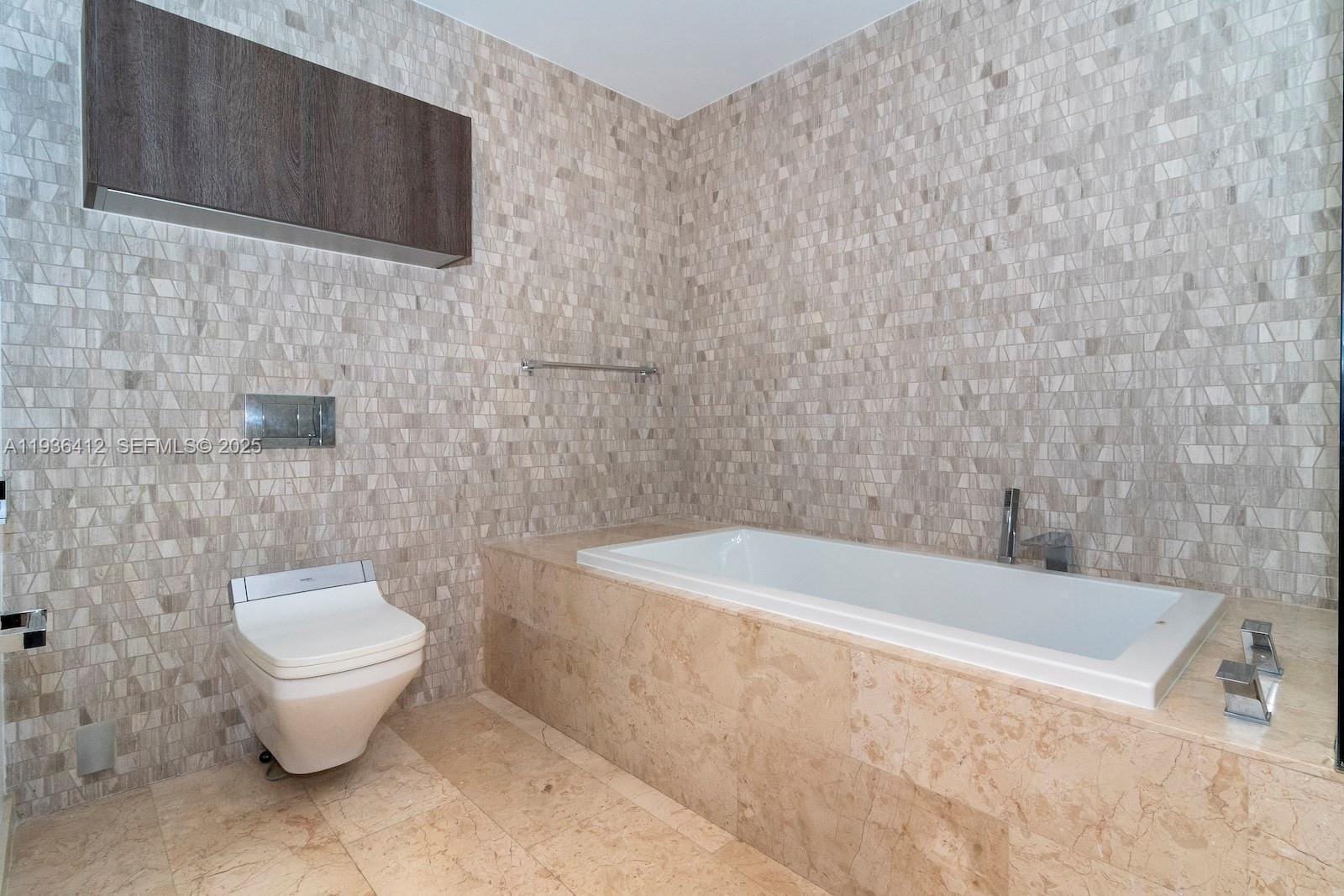 68 SE 6th Street 2010, Miami, FL 33131 photo 25