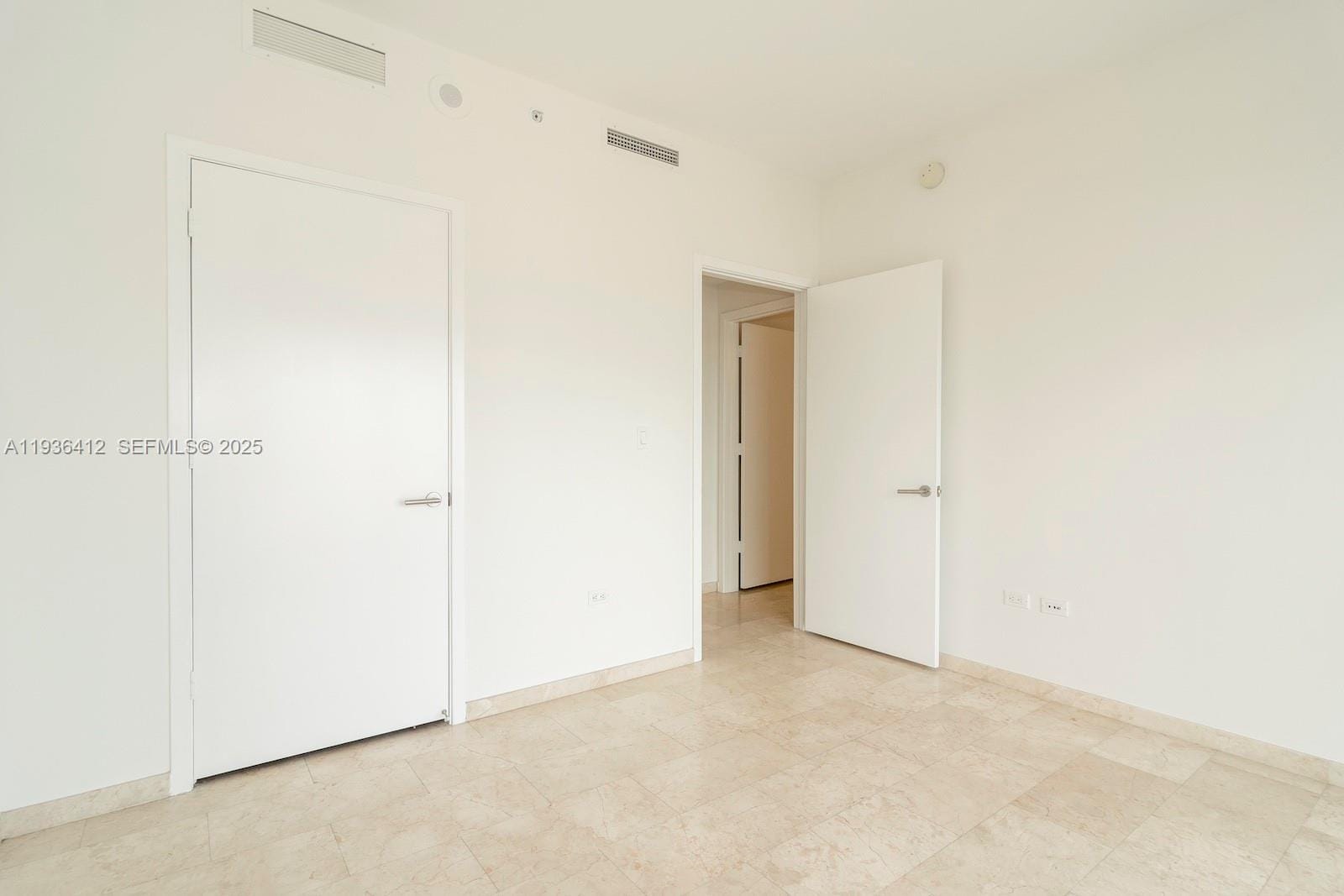 68 SE 6th Street 2010, Miami, FL 33131 photo 27