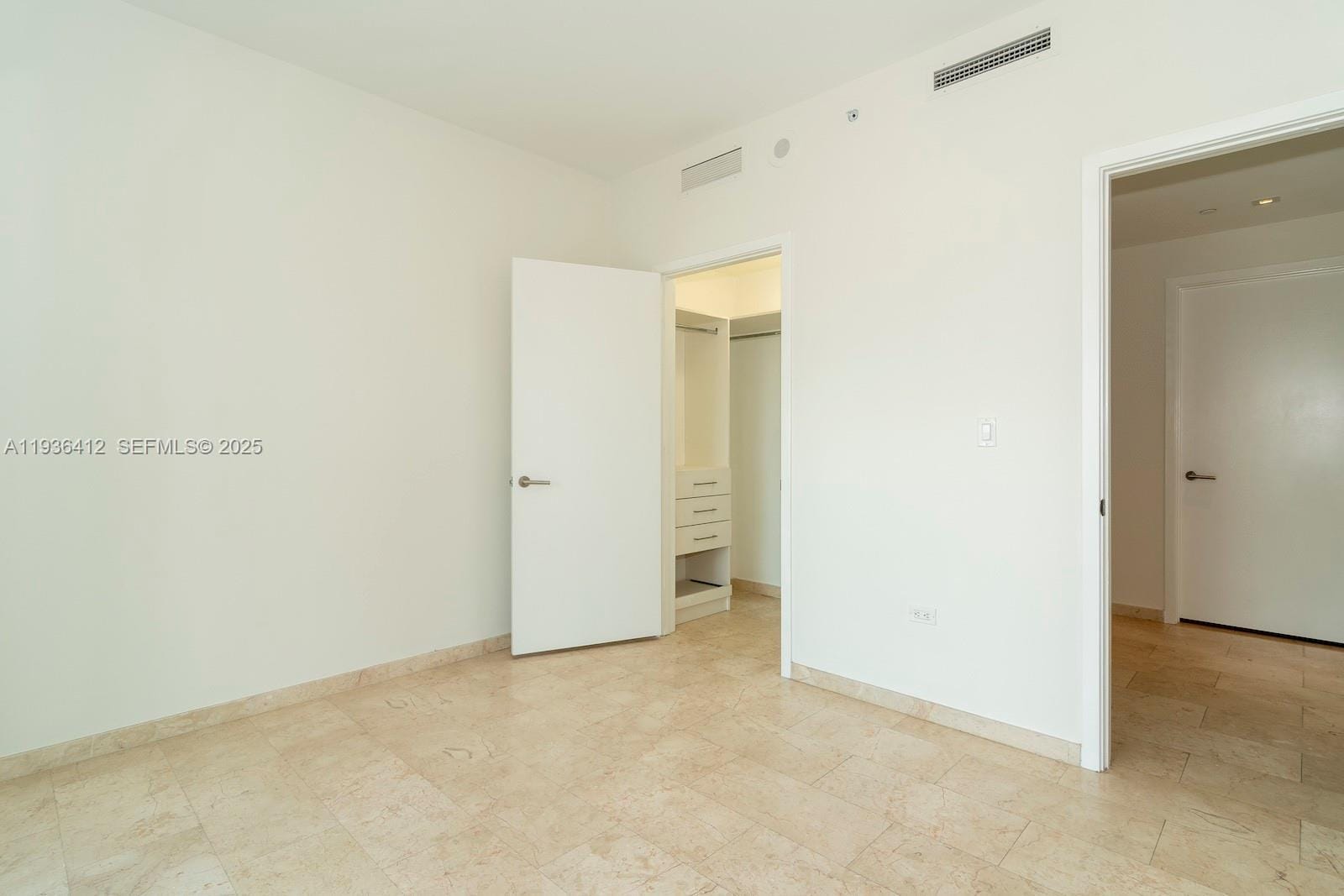 68 SE 6th Street 2010, Miami, FL 33131 photo 28