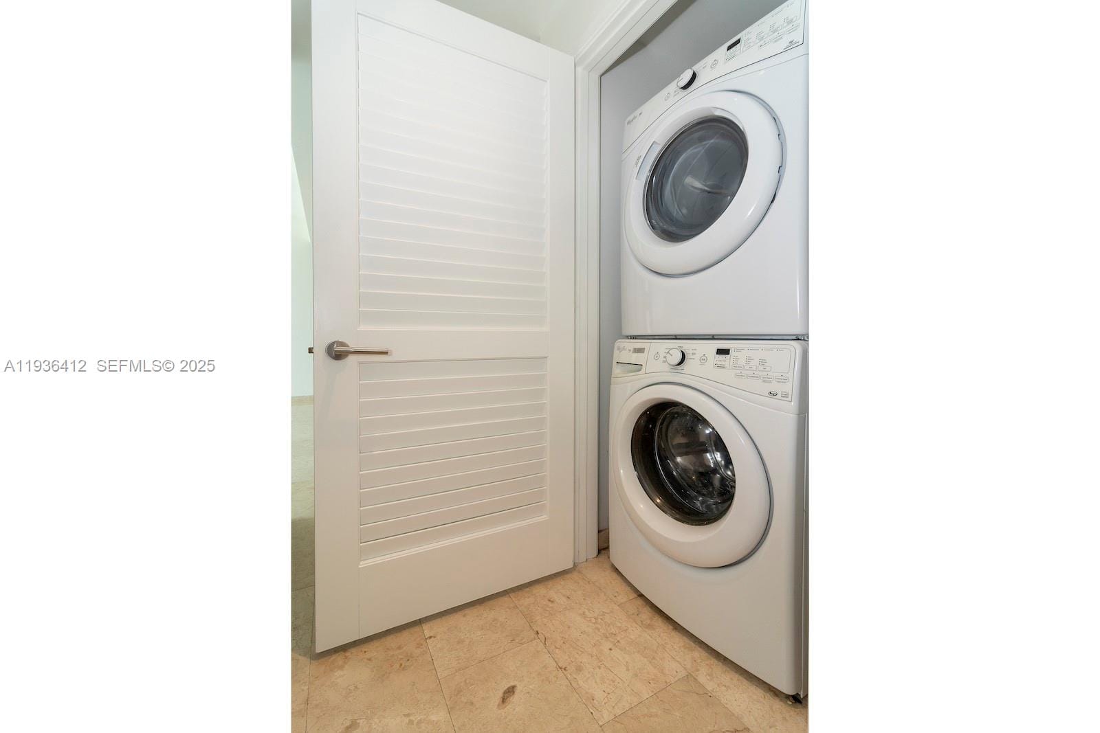 68 SE 6th Street 2010, Miami, FL 33131 photo 30