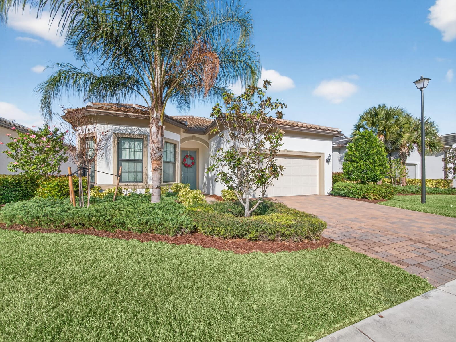 623 SE Villandry Way — photo 3
