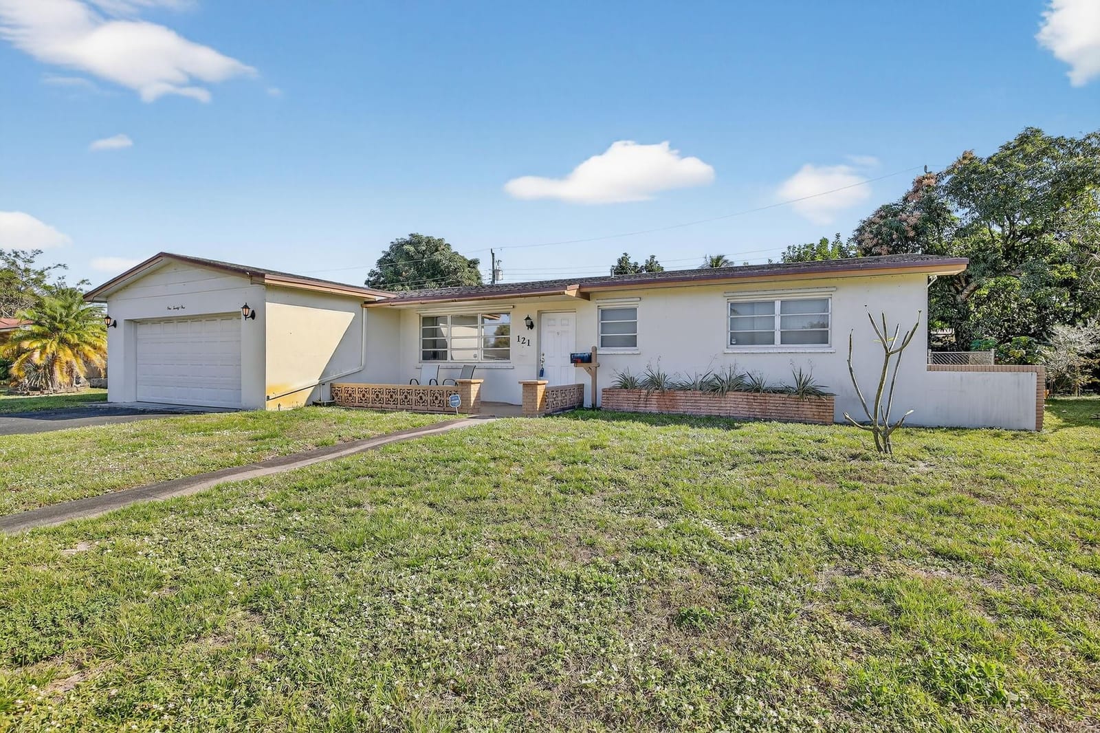 121 NW 77th Way, Pembroke Pines, FL 33024 photo 2