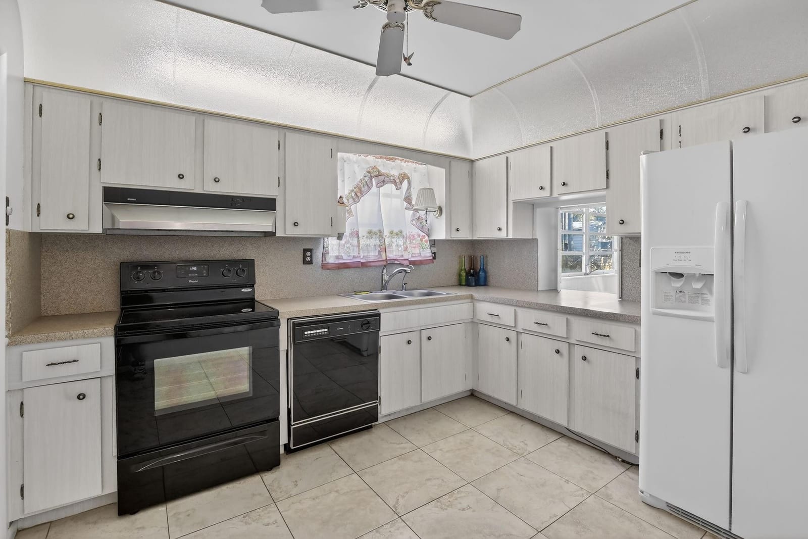 121 NW 77th Way, Pembroke Pines, FL 33024 photo 11