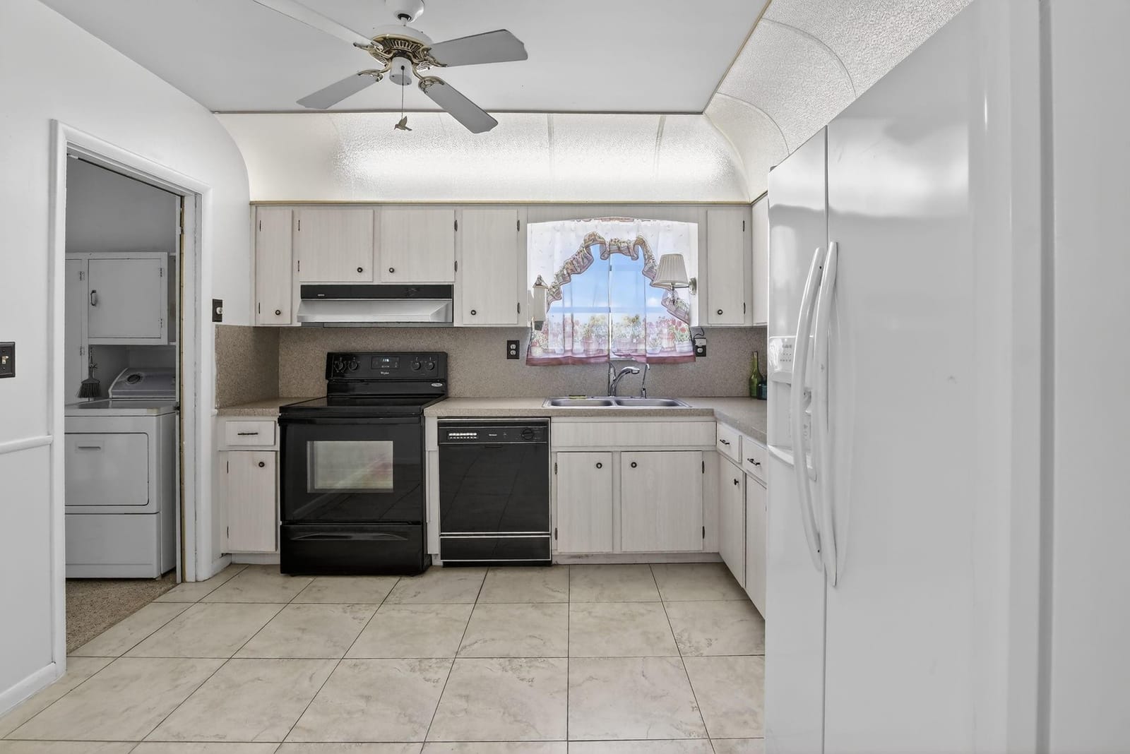 121 NW 77th Way, Pembroke Pines, FL 33024 photo 10