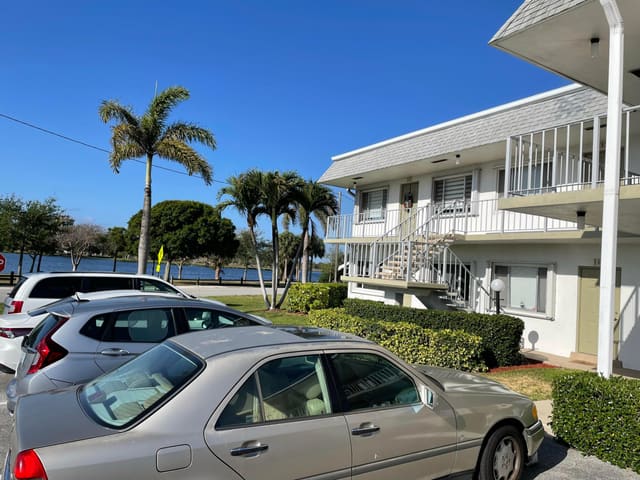 3160 Lake Osborne Drive 201, Lake Worth Beach, FL 33461