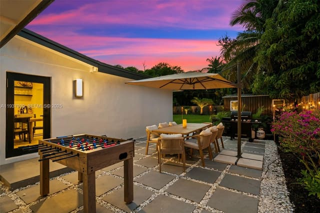 329 SW 18th Avenue, sold in Robertson Park, Fort Lauderdale, FL