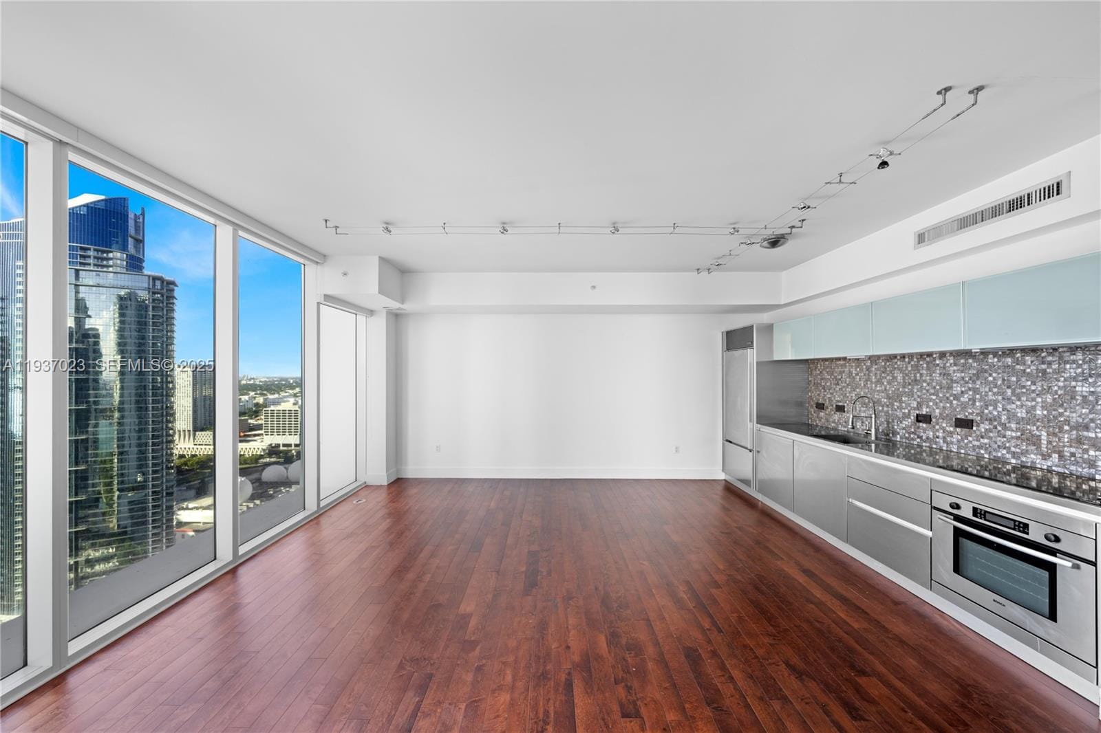 1040 Biscayne Boulevard 4108 — photo 12