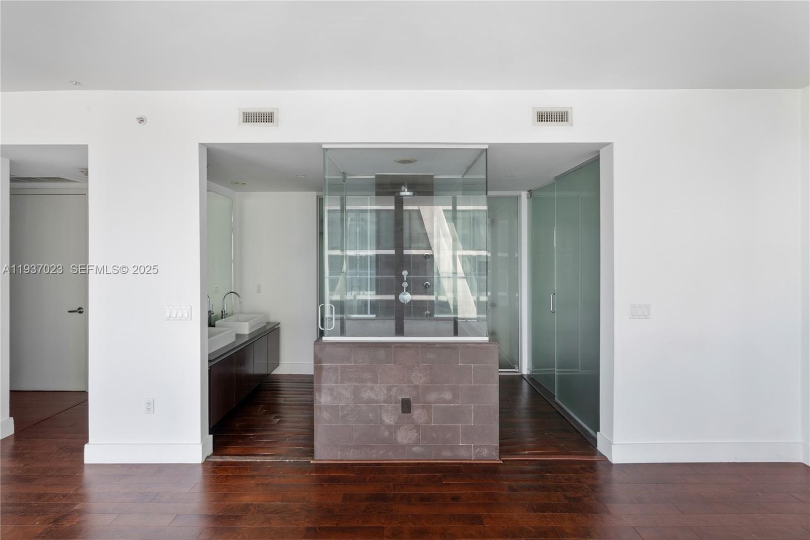 1040 Biscayne Boulevard 4108 — photo 5