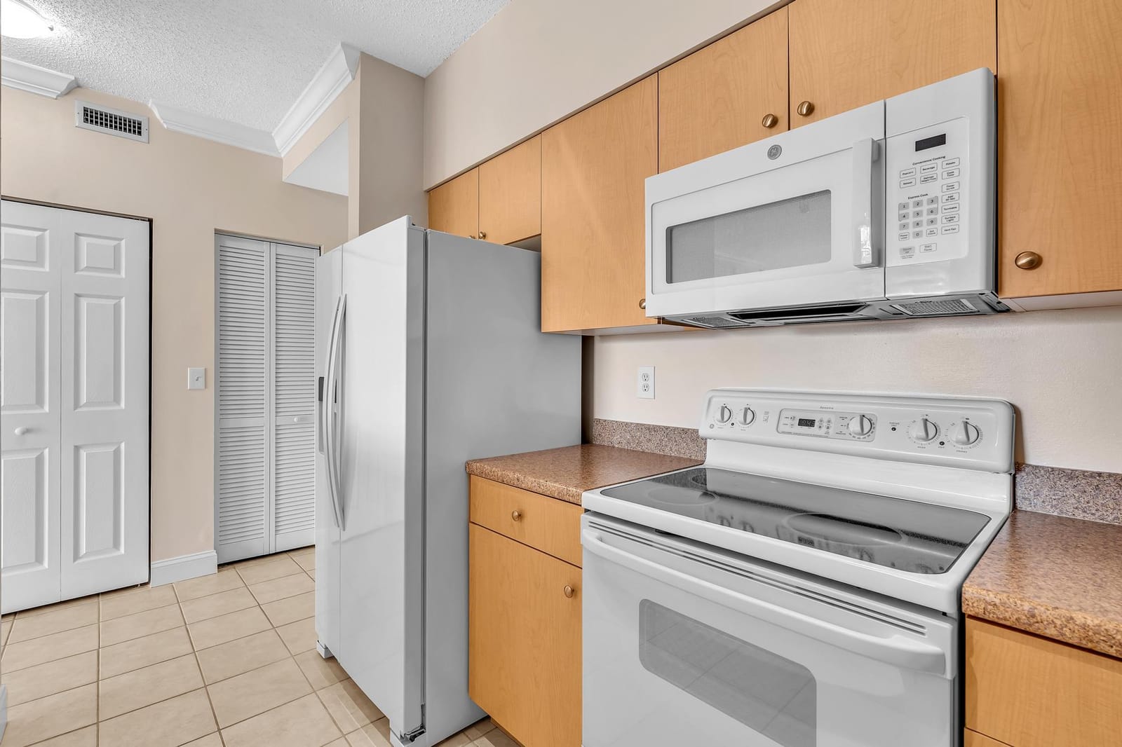 616 Clearwater Park Road 508, West Palm Beach, FL 33401 photo 14