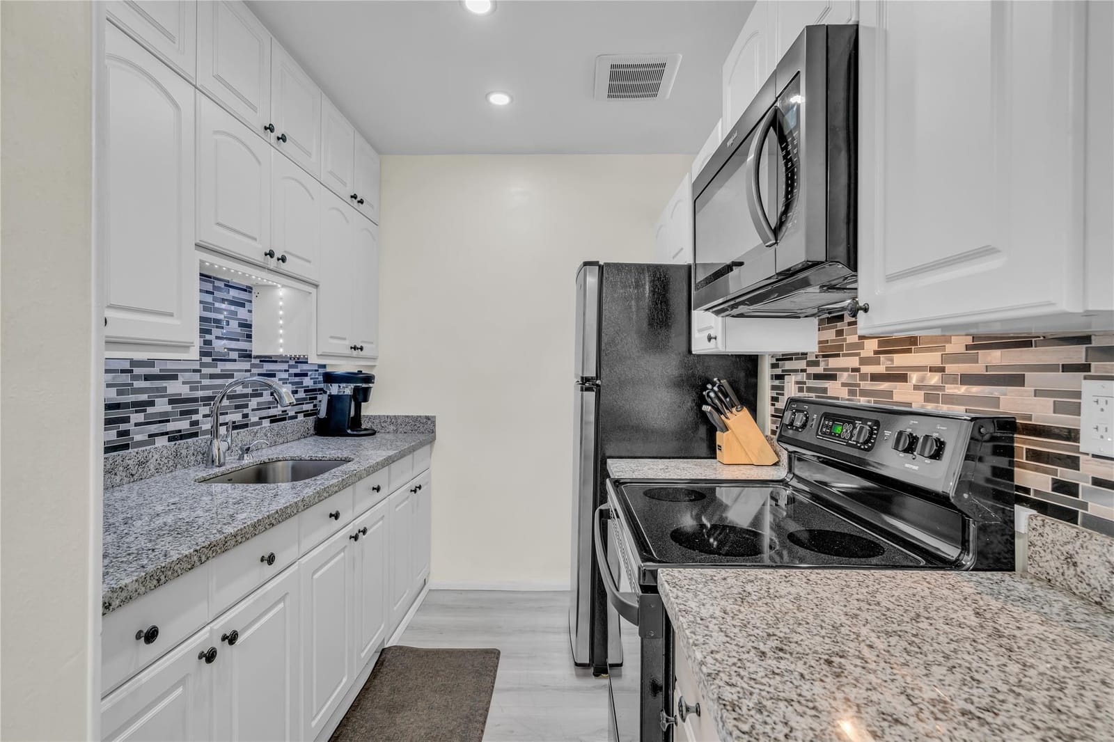 1050 SW 11th Street 1L — photo 3