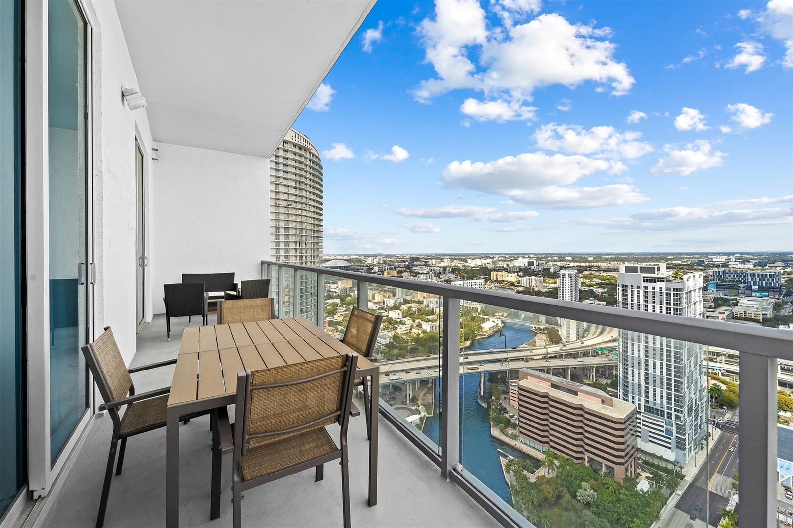 185 SW 7th Street 4403, Miami, FL 33130 photo 6