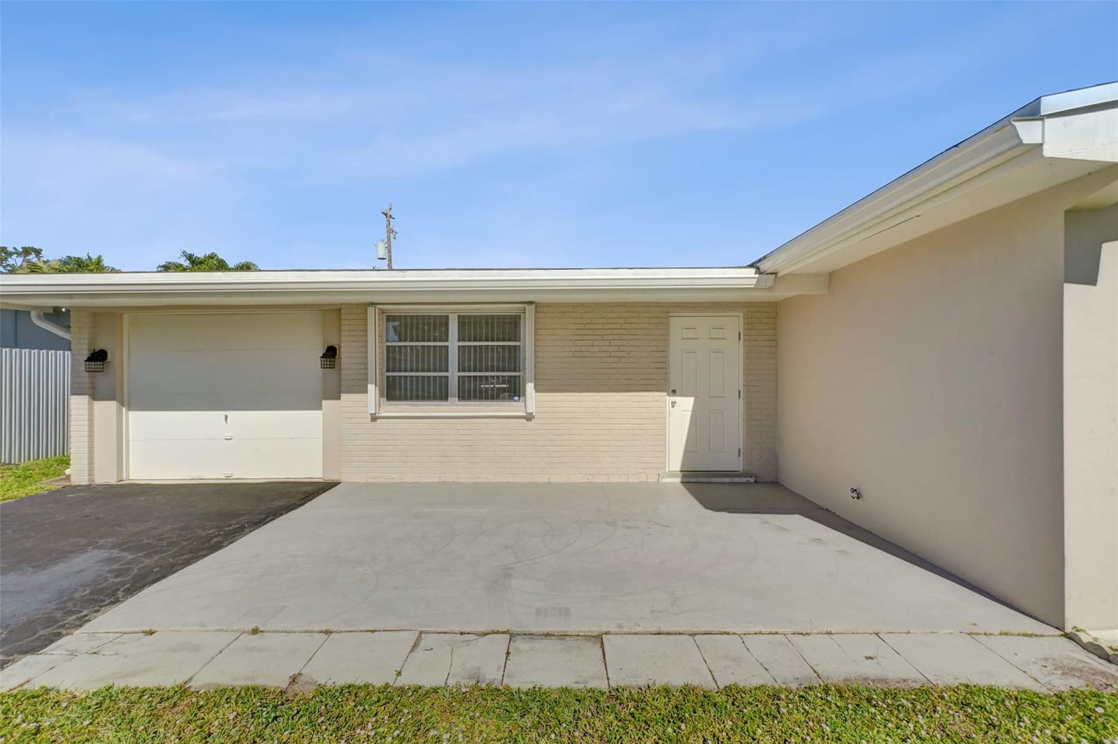 8211 NW 10th Street — photo 3