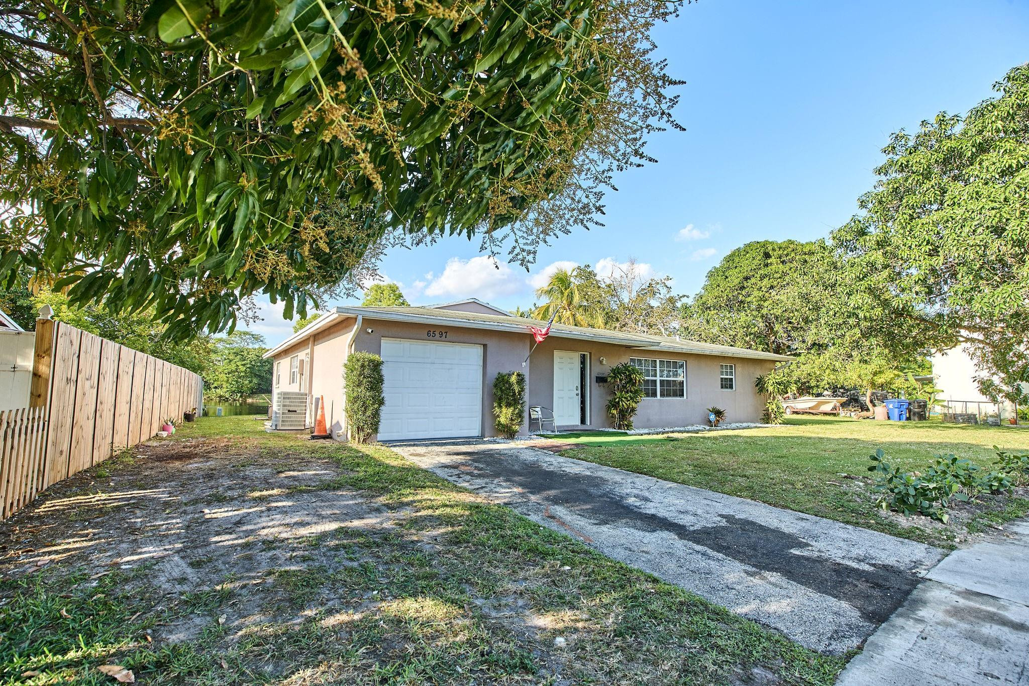 6597 Salem Street, North Lauderdale, FL 33068, North Lauderdale