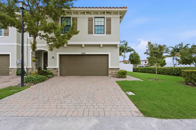 4300 Bradbury Court, Riviera Beach, FL 33410