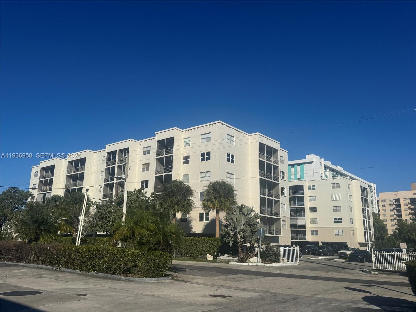 2821 N Miami Beach Boulevard 5P, North Miami Beach, FL 33160 photo 2