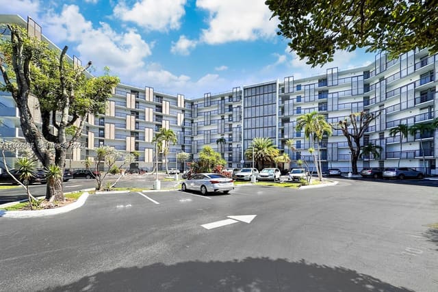 20500 W Country Club Drive 715, sold in Biscaya Iv Condo, Aventura, FL