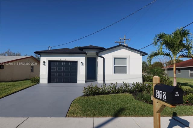 912 W 10th Street, Riviera Beach, FL 33404