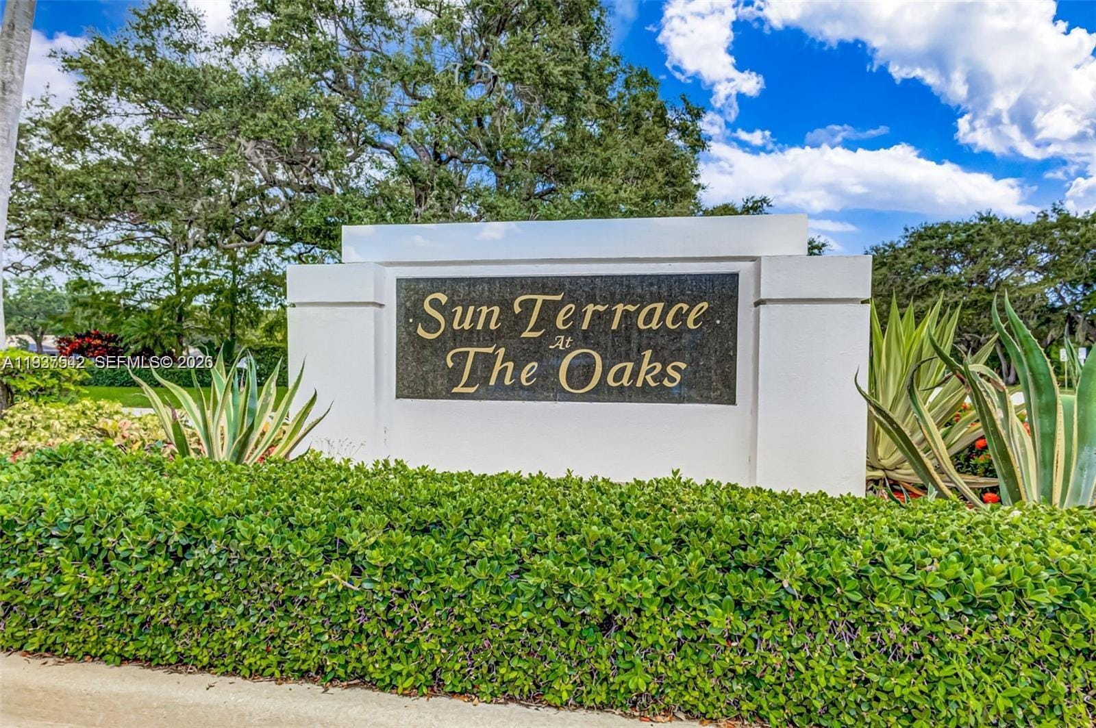 7102 Geminata Oak Court 7102 — photo 2