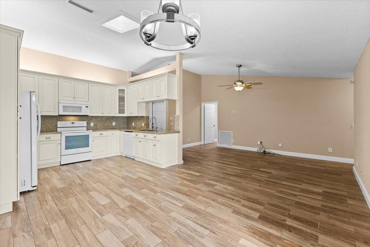 13812 Columbine Avenue — photo 6