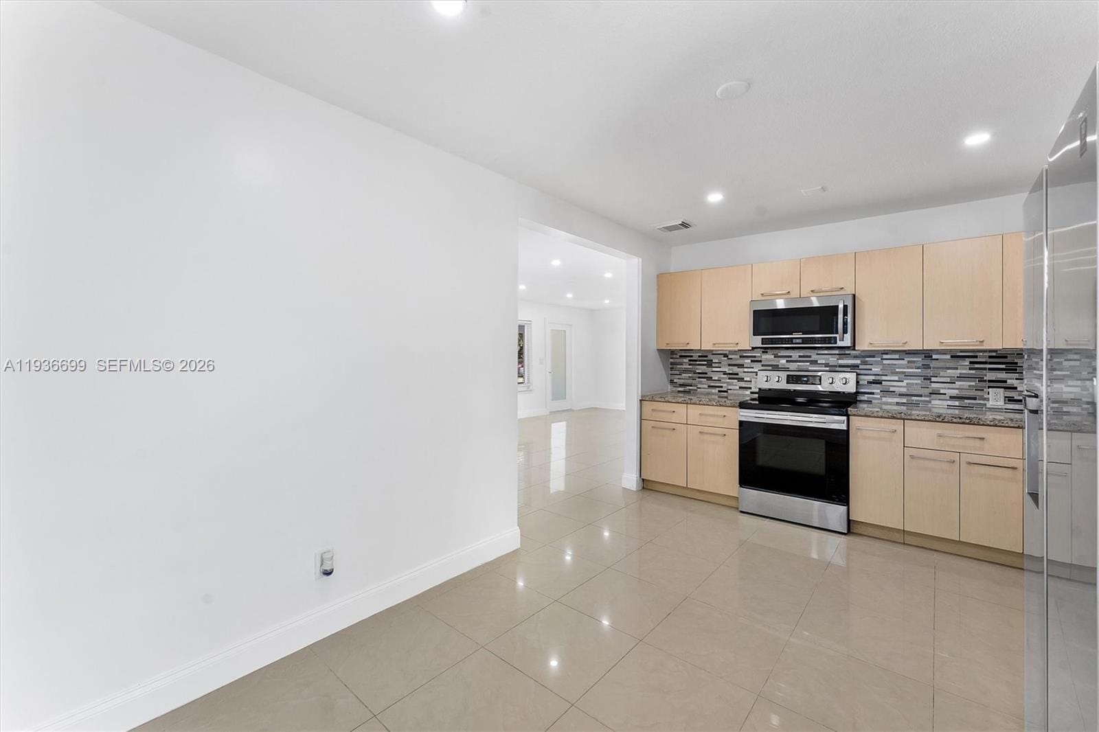 300 SW 11th Court, Fort Lauderdale, FL 33315 photo 9